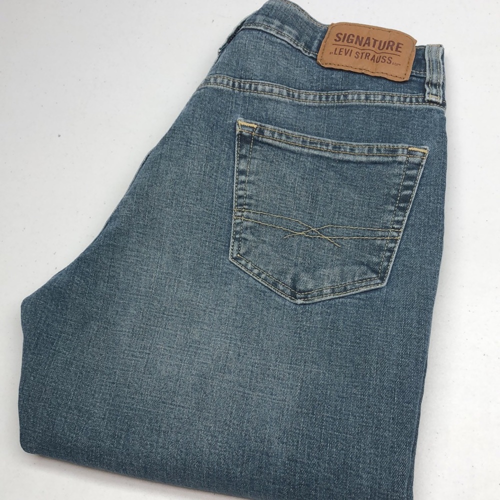 LIKE NEW MENS LEVI SIGNATURE ATHLETIC FIT JEANS 30x30 ⭐️